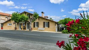 Front of property - Hôtel Aux Tauzins (Montfort-en-Chalosse)