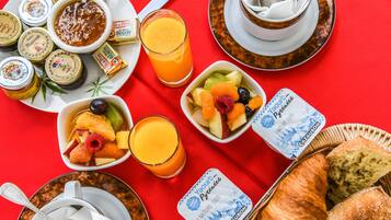 بوفيه فطور يوميًا مقابل رسوم