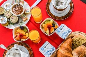 Breakfast area - Hôtel Aux Tauzins (Montfort-en-Chalosse)