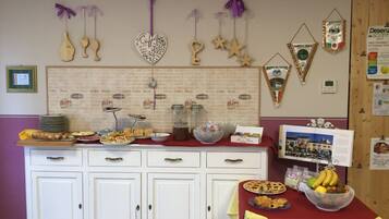 Tägliches kontinentales Frühstück gegen Gebühr