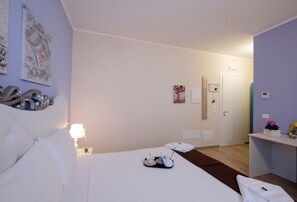 Een kluis op de kamer, een bureau, geluiddichte muren, gratis babybedden