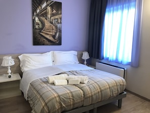 Comfort Room | In-room safe, desk, soundproofing, free cribs/infant beds