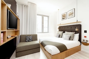 Wilde Accessible Studio | Premium bedding, minibar, in-room safe, blackout drapes - Wilde Aparthotels, London, Covent Garden (London)