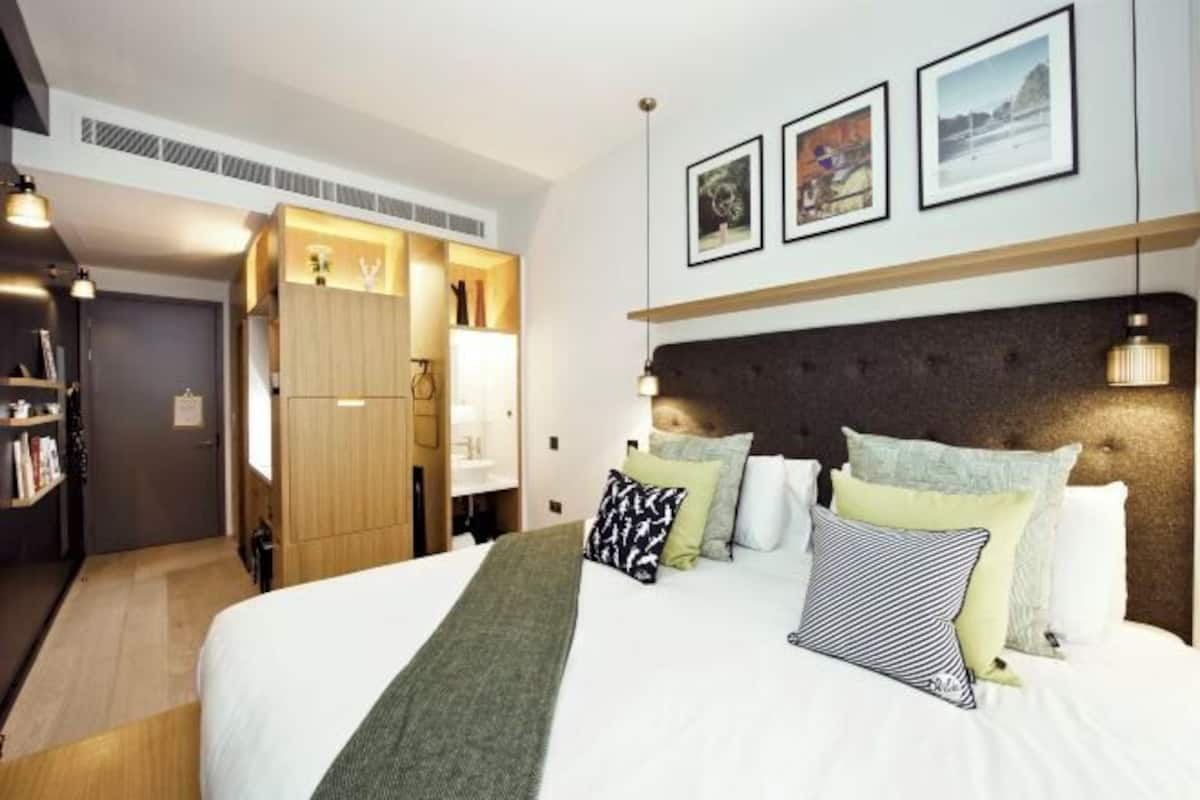 Premium bedding, minibar, in-room safe, blackout curtains