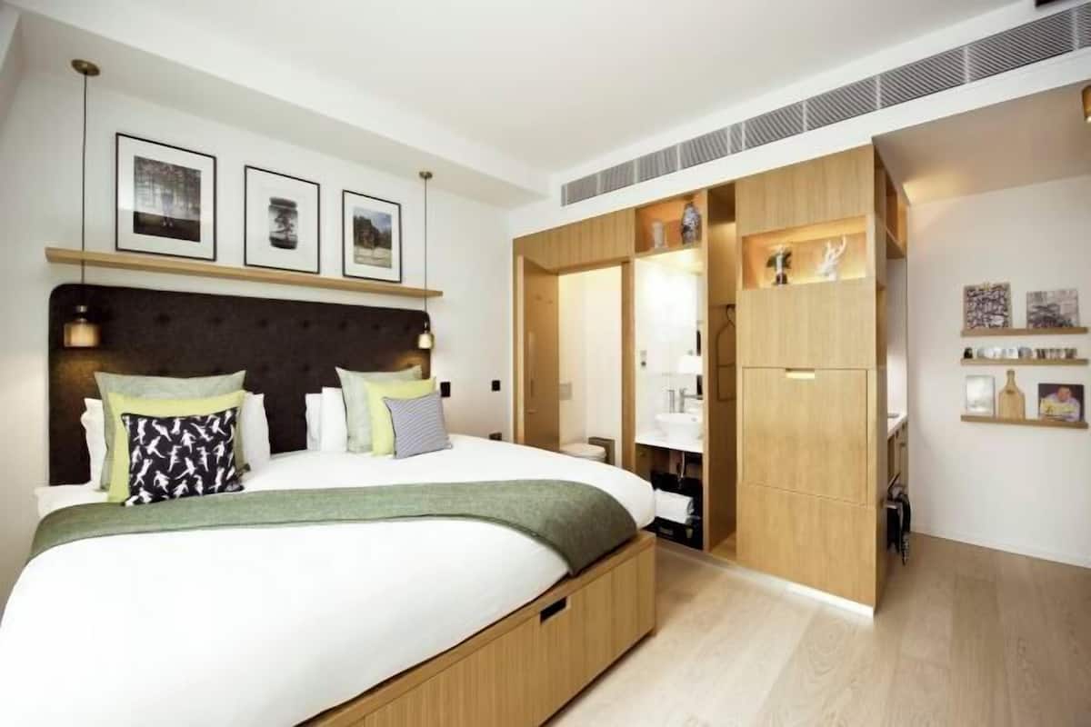 Premium bedding, minibar, in-room safe, blackout curtains
