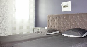 Standard Twin Room - Hôtel le Midi (Montaigu-de-Quercy)