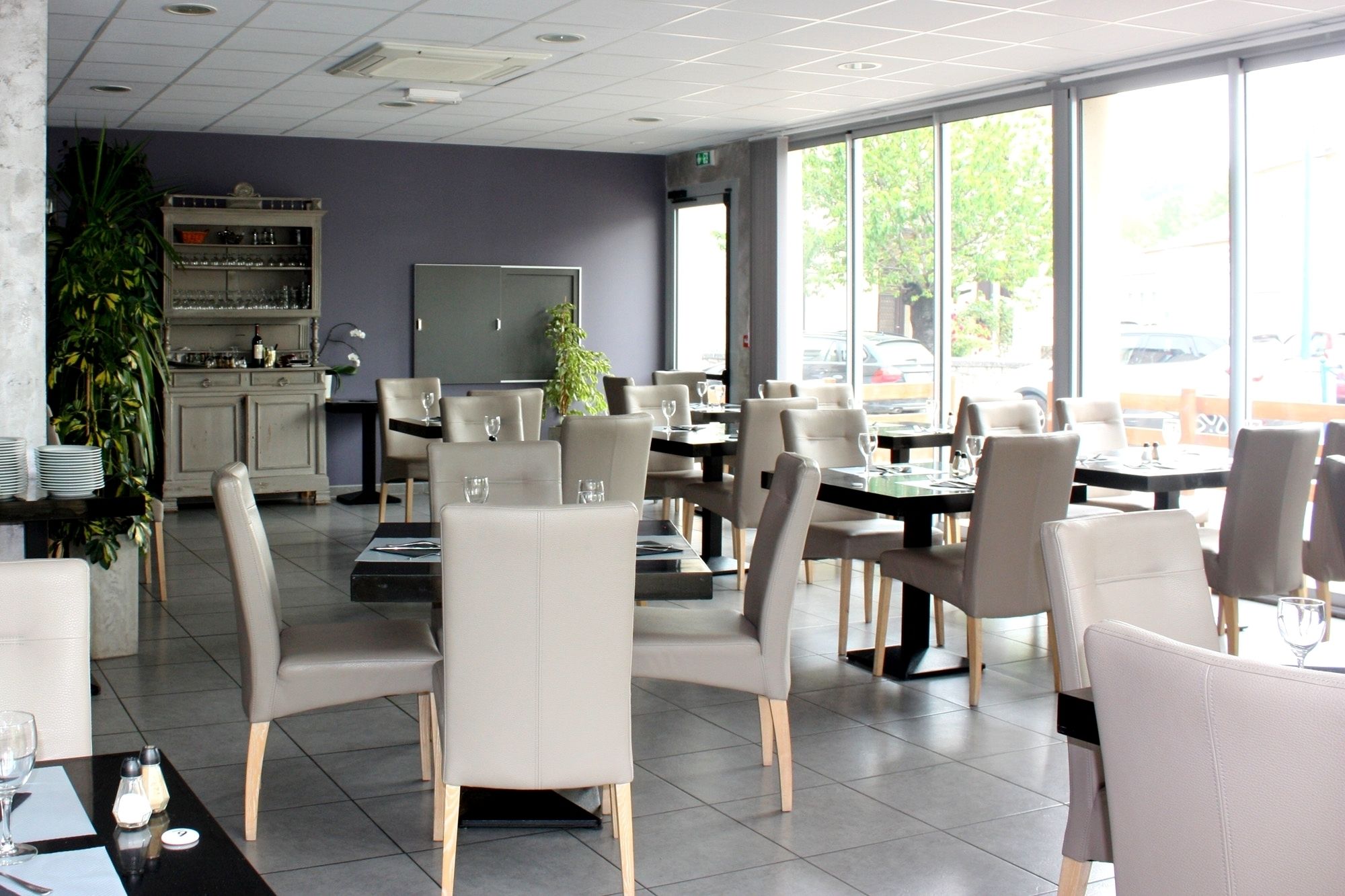 lunch and dinner served