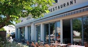 Lunch and dinner served - Hôtel le Midi (Montaigu-de-Quercy)