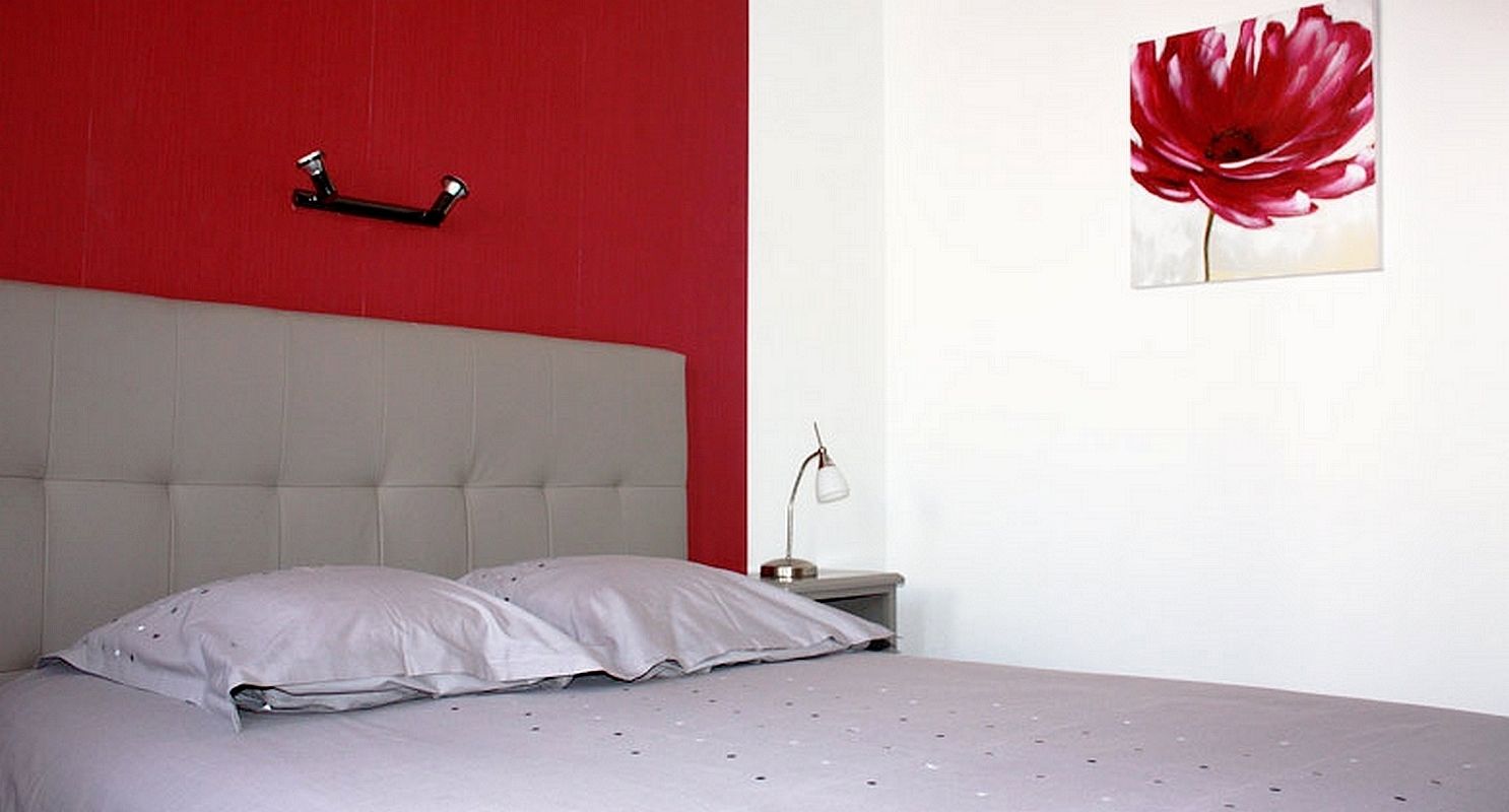 desk, free cots/infant beds, rollaway beds, free wifi