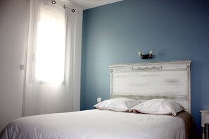 Escritorio, cunas gratuitas, camas plegables/adicionales y wifi gratis 