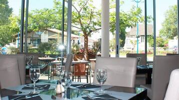 Se sirven comidas y cenas