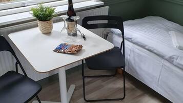 Familieværelse med 2 enkeltsenge | Strygejern/strygebræt, gratis Wi-Fi