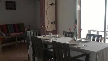 Breakfast, lunch, dinner served; local and international cuisine