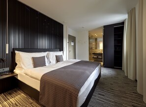 Standard Double Room | In-room safe, individually decorated, individually furnished, desk