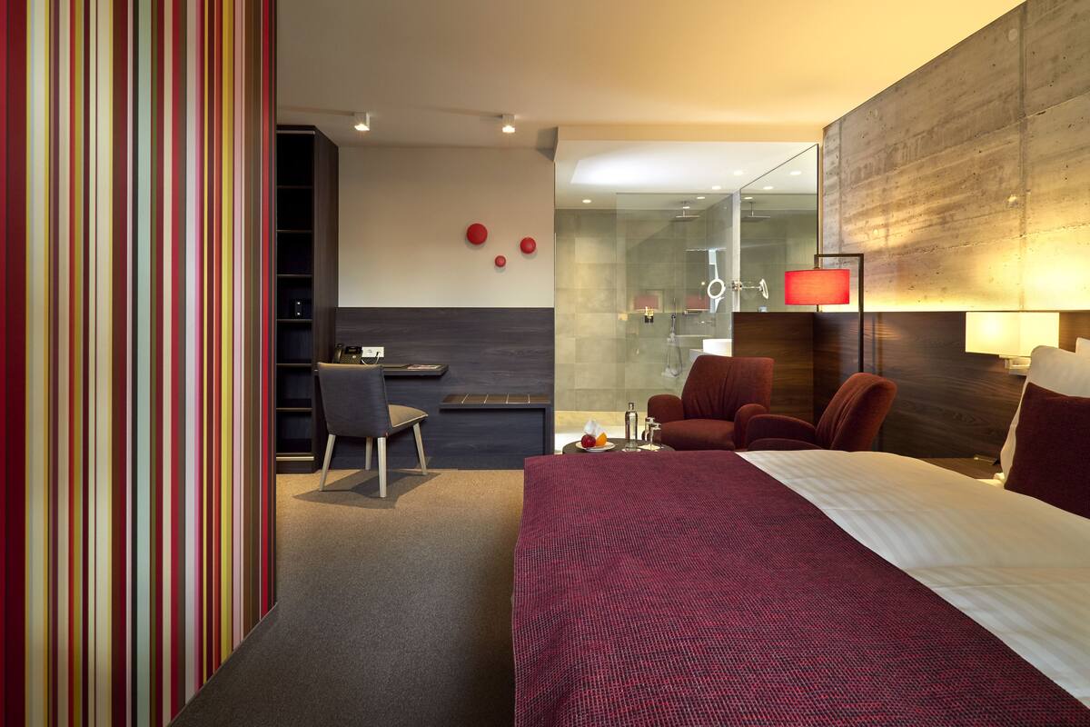Standard-Doppelzimmer | Zimmersafe, individuell dekoriert, individuell eingerichtet