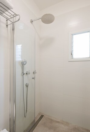 Superior-Apartment, 2 Schlafzimmer | Badezimmer | Dusche, kostenlose Toilettenartikel, Haartrockner, Handtücher