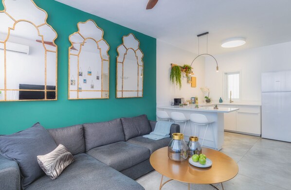 Superior Apartment, 2 Bedrooms | Living area