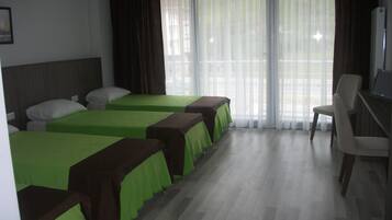 Una scrivania, insonorizzazione, Wi-Fi gratuito