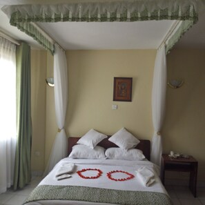 Deluxe-huone | Tallelokero huoneessa, työpöytä, pimennysverhot, ilmainen Wi-Fi