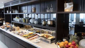 Bữa sáng buffet với phụ phí nhỏ vào các ngày trong tuần