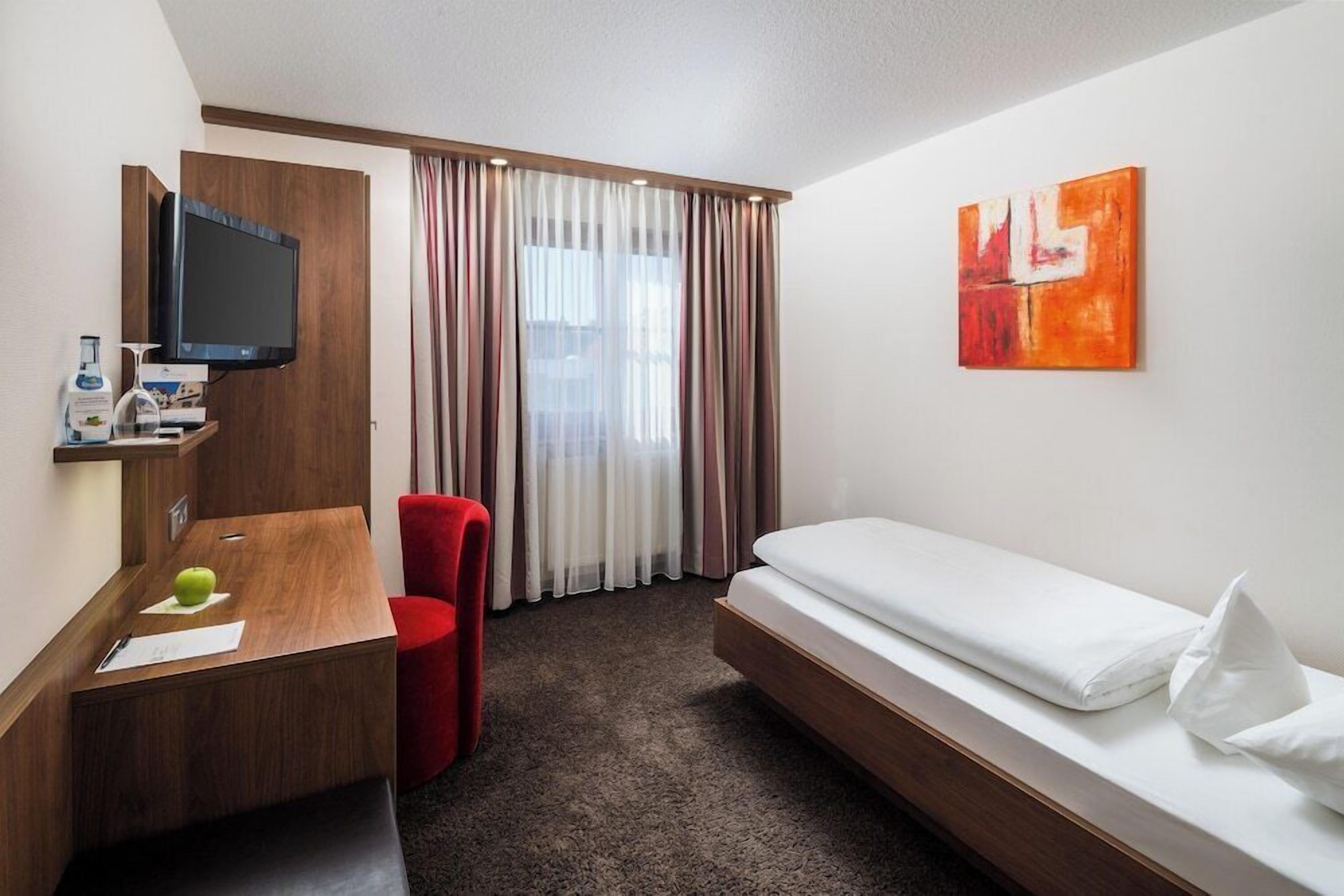 Hypo-allergenic bedding, in-room safe, desk, laptop workspace
