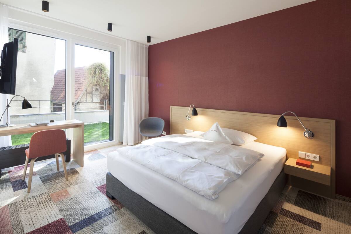 Deluxe Double Room | Hypo-allergenic bedding available, in-room safe, desk, laptop workspace