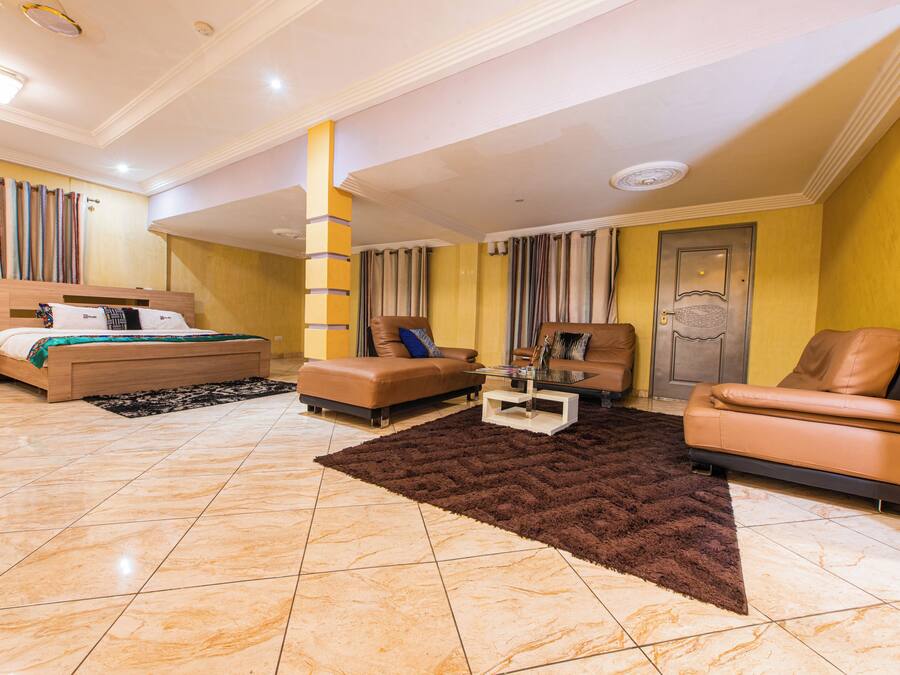 Ropa de cama de alta calidad, colchones con pillow-top y minibar