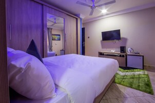 Hochwertige Bettwaren, Pillowtop-Betten, Minibar, Zimmersafe