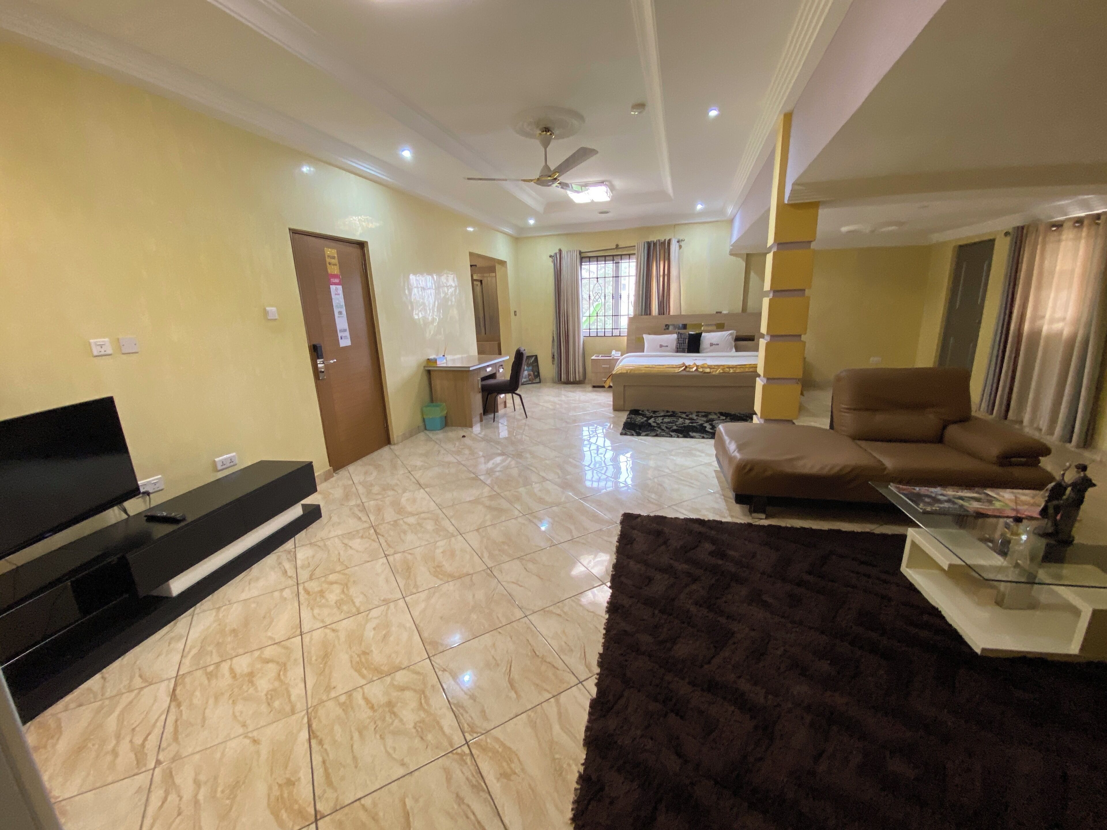 Literie de qualité supérieure, surmatelas, minibar