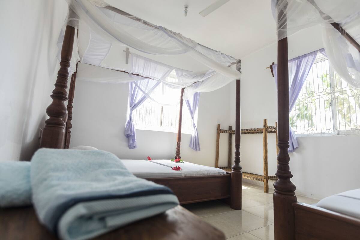 In-room safe, soundproofing, rollaway beds (surcharge), bed sheets
