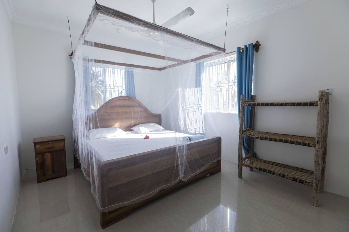 In-room safe, soundproofing, rollaway beds (surcharge), bed sheets