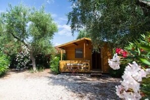 Bungalow (Casetta di legno) | Tallelokero huoneessa, äänieristys, ilmaiset vauvansängyt