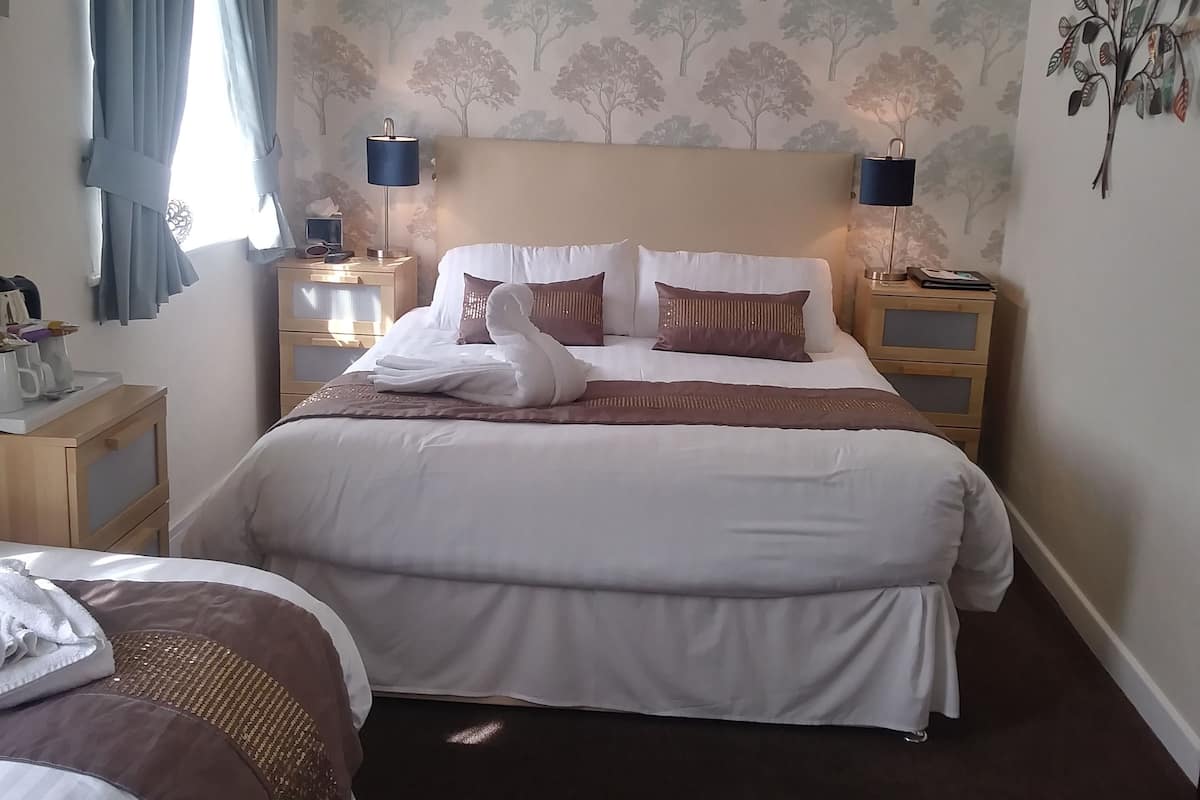 Family Room (King Room) | Individually decorated, desk, blackout drapes, iron/ironing board
