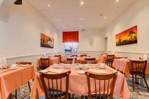Daily full breakfast for a fee - The Strathdon (Blackpool)