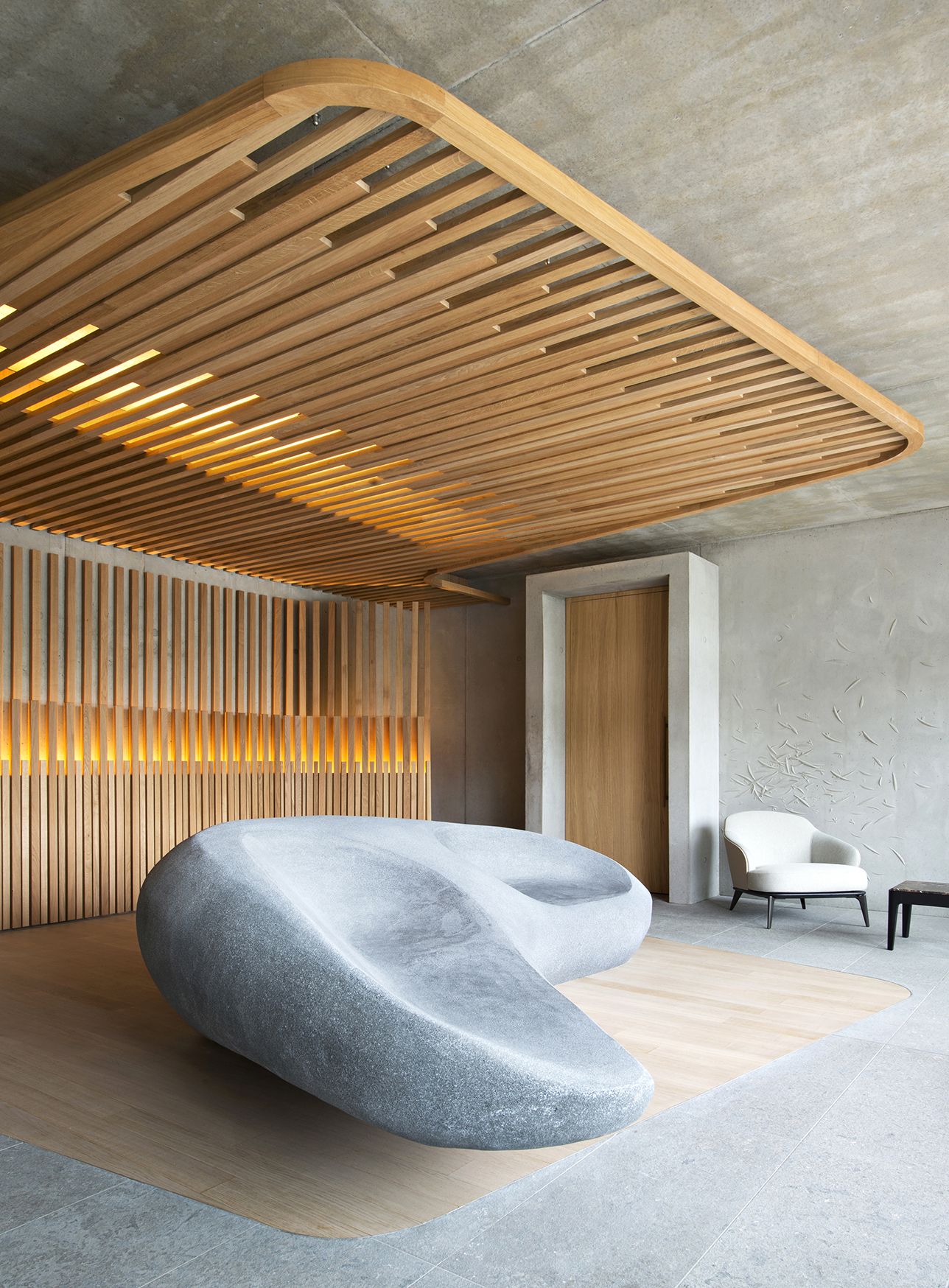 Couples treatment room(s), sauna, hot tub, steam room, body treatments