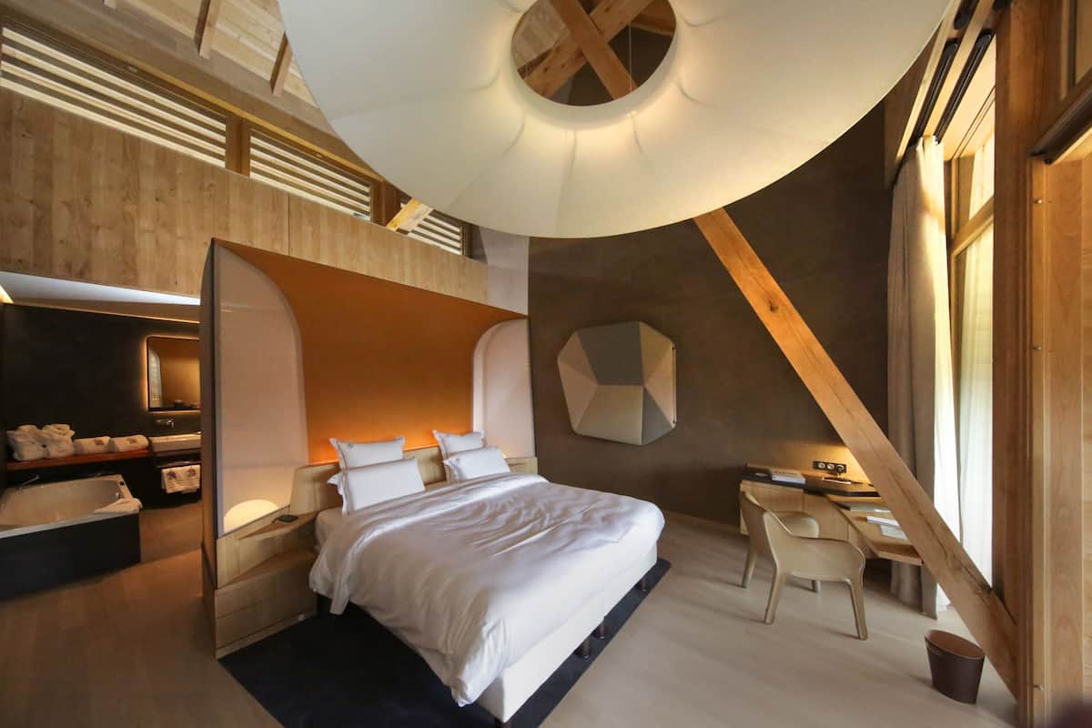 Premium bedding, minibar, in-room safe, desk