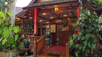 入住/退房自助服務機