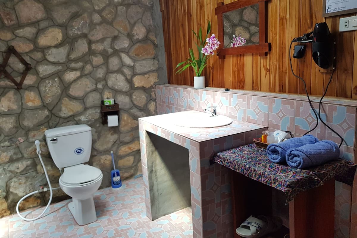 bungalow with garden view  | minibar, in-room safe, desk, rollaway beds