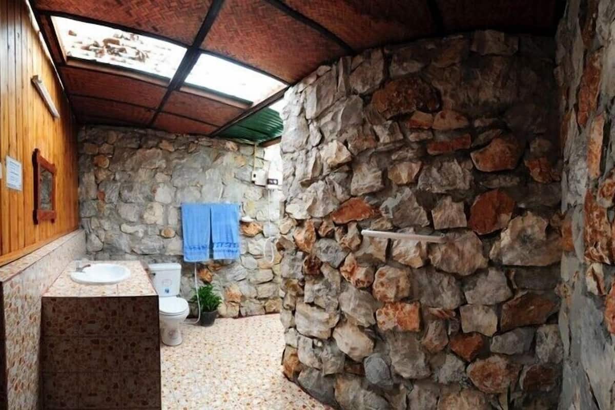 bungalow with garden view  | bathroom | shower, free toiletries, hair dryer, slippers