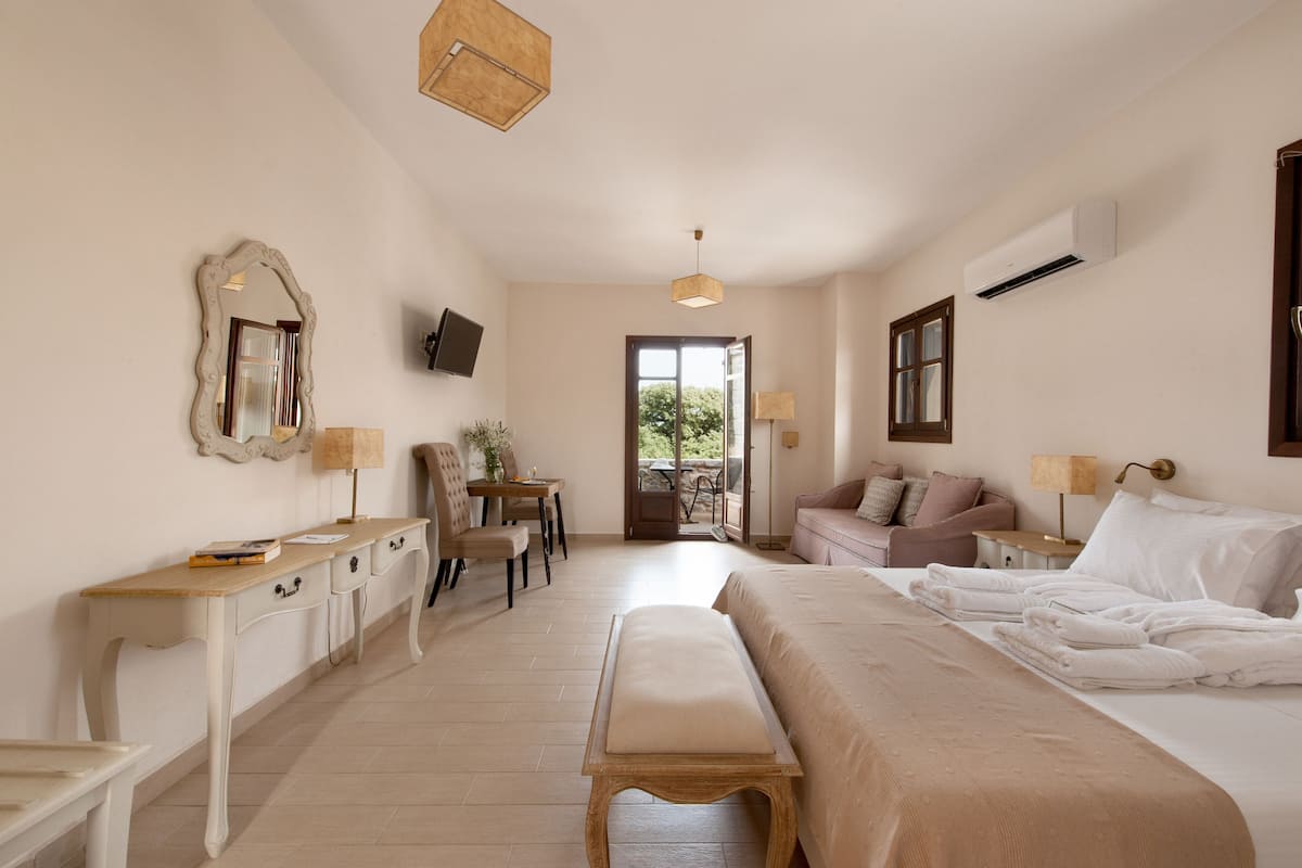 deluxe double room, terrace, valley view | memory-foam beds, in-room safe, desk, soundproofing