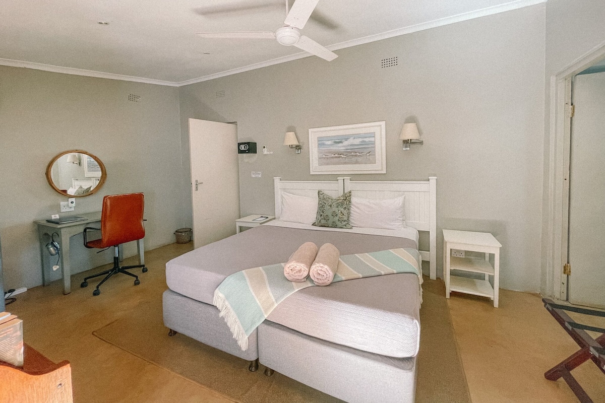 Chambre Standard | Décoration personnalisée, ameublement personnalisé, bureau