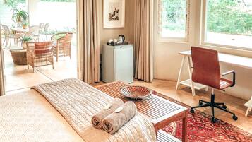 Casa de campo Confort | Decoración personalizada, muebles diferentes y escritorio