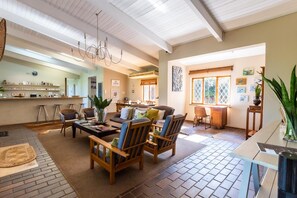 28-inch TV with satellite channels, Netflix, streaming services