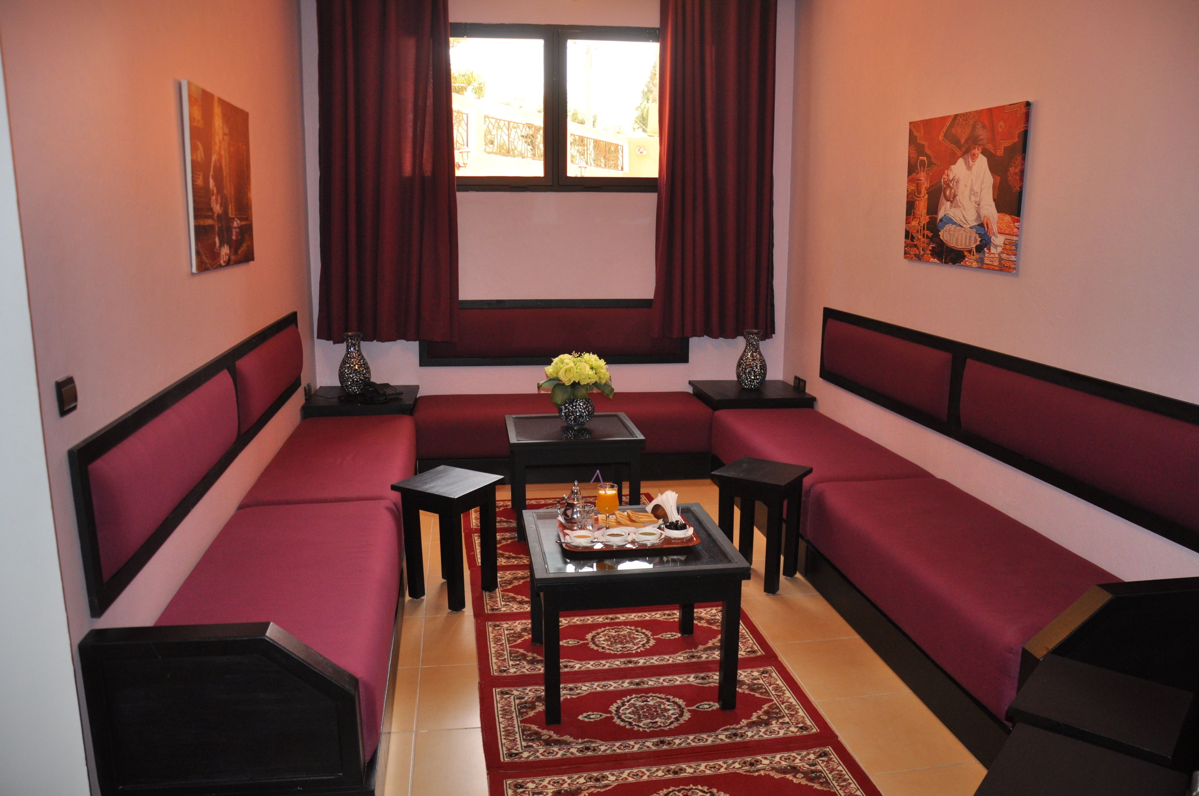 daily cooked-to-order breakfast for a fee