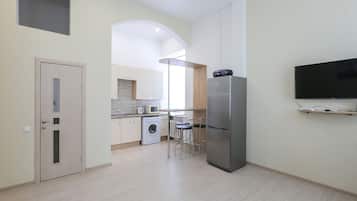 Apartamento, 1 quarto (Mykhailivsky Lane, 9А) | Área de estar | TV de tela plana