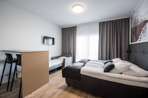 Business Studio, Multiple Beds | Blackout drapes, iron/ironing board, free WiFi, bed sheets