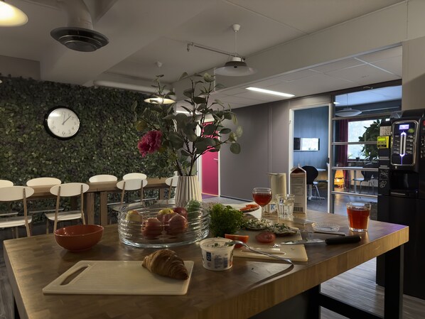 Kühlschrank, Mikrowelle