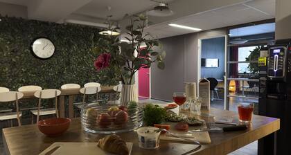 The Rooms Airport - 20Rooms