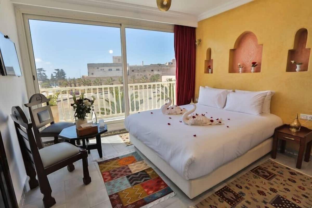 Deluxe Studio, 1 King Bed with Sofa bed, Smoking, Sea View | Premium bedding, blackout drapes, free cribs/infant beds, free WiFi