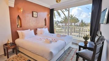 Studio Deluxe, 2 lits une place, fumeurs, vue mer | Literie de qualité supérieure, rideaux occultants, lits bébé (gratuits)